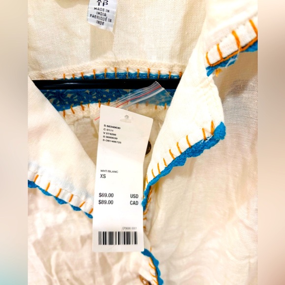 Sold Out and NWT Urban Outfitters Floral Embroidered Top. XS - Picture 3 of 8